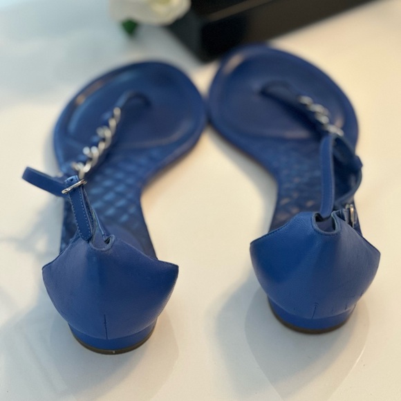 Chanel cobalt blue leather charm chain thong sandals. Size 36.5. - Picture 3 of 6